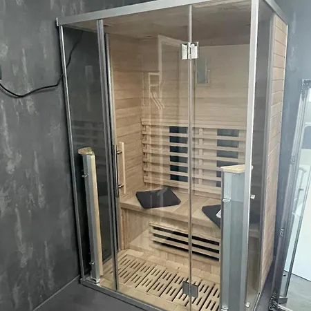 Five Stars Living Whirlpool & Infrarotsauna *