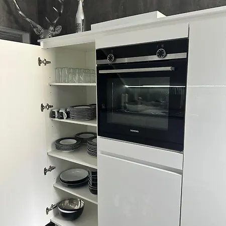 Five Stars Living Whirlpool & Infrarotsauna Апартаменты *