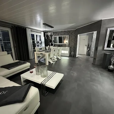 Апартаменты Five Stars Living Whirlpool & Infrarotsauna *