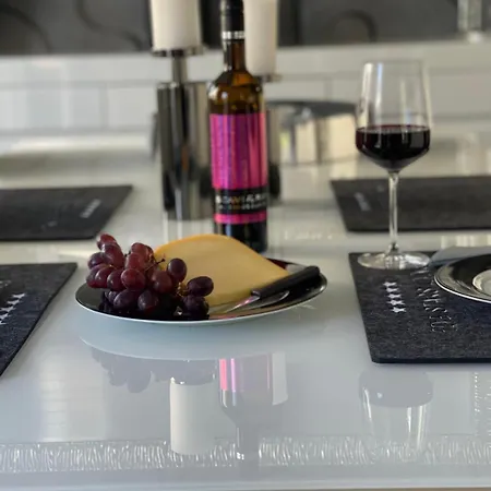 Апартаменты Five Stars Living Whirlpool & Infrarotsauna