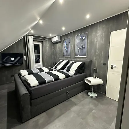 Five Stars Living Whirlpool & Infrarotsauna Apartment Hövelhof