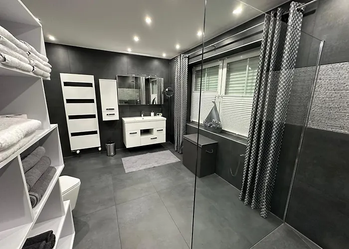 Five Stars Living Whirlpool & Infrarotsauna Lejlighed *